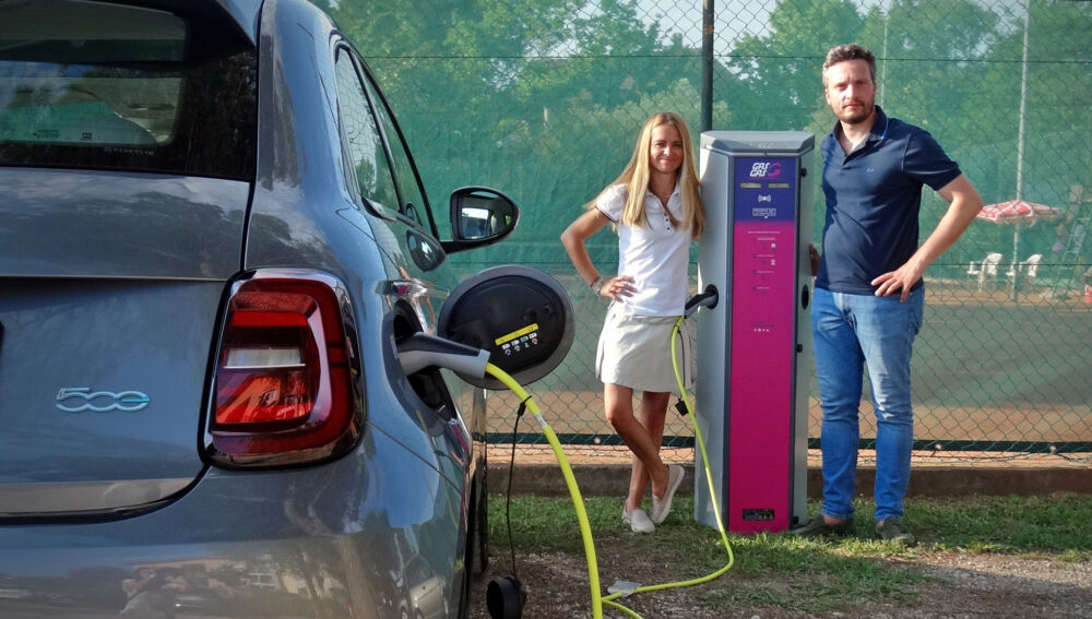 Auto elettriche, boom delle colonnine di ricarica