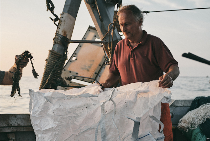 Ogyre, anche a Salerno la raccolta rifiuti coi pescatori